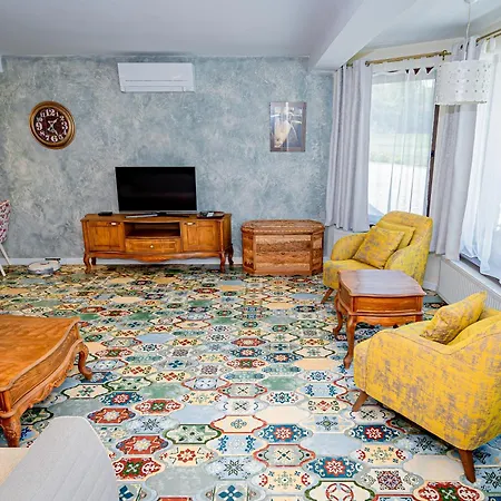 Casa de Férias къща за гости- къпиновата къща *