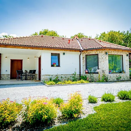 Casa de Férias къща за гости- къпиновата къща Kapinovo